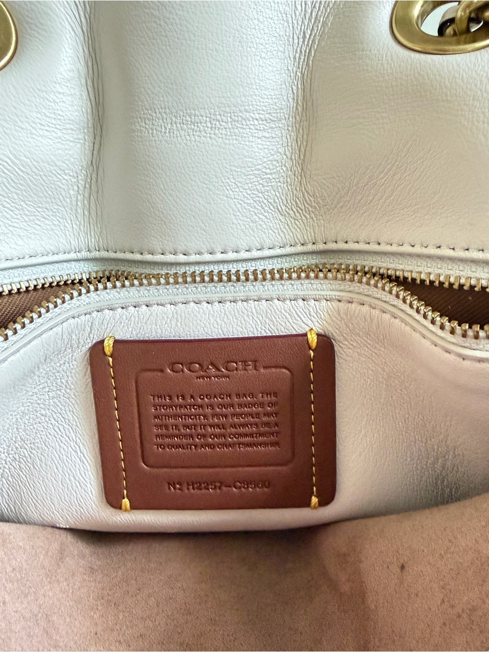 Coach Pillow Madison Quilted Leather Chalk Color - Picture 11 of 12
